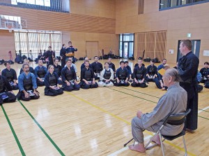 Inoue-sensei vertelt over de ware betekenis van de Nihon Kendo Kata. (C) Kendo World, 2014. 